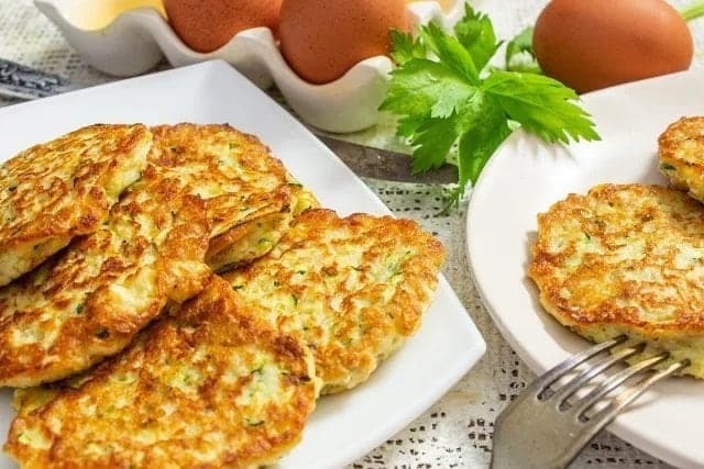 Кабачковые оладьи с творогом и овсяными хлопьями